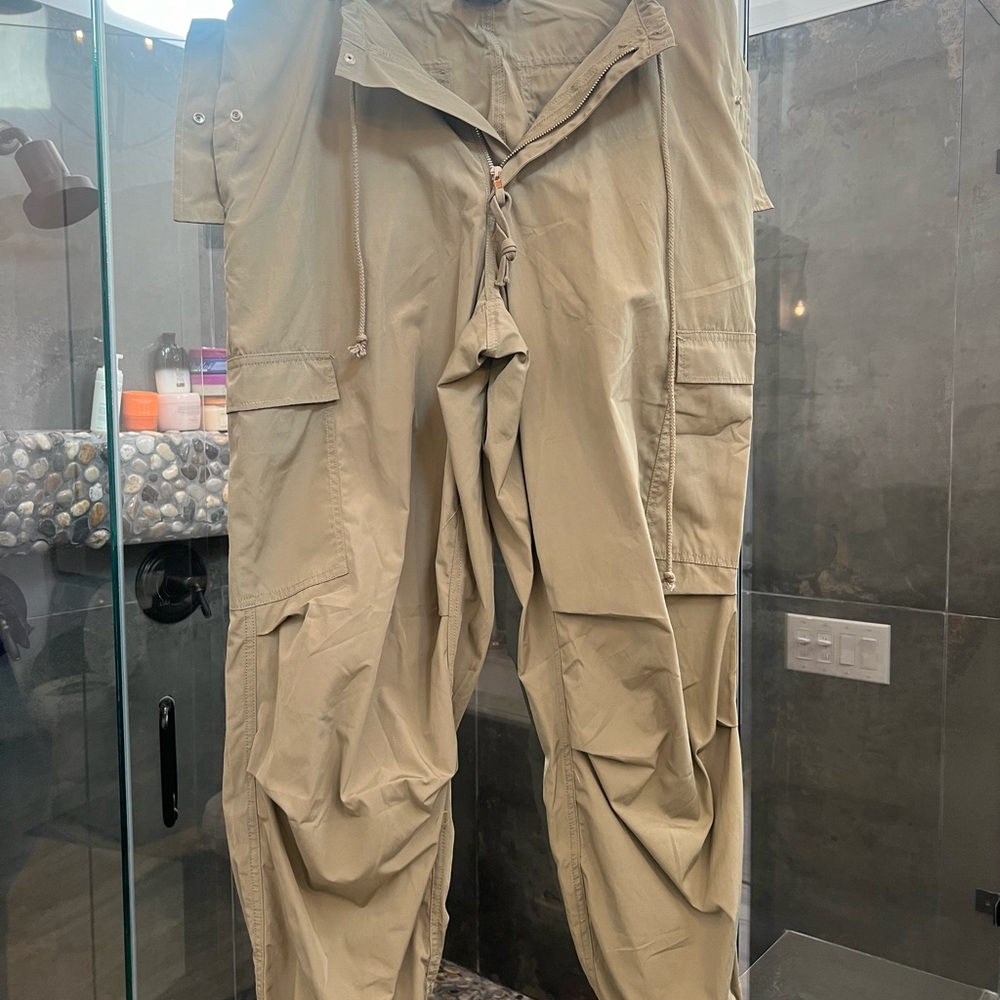 Local European sage cargo pants s/m